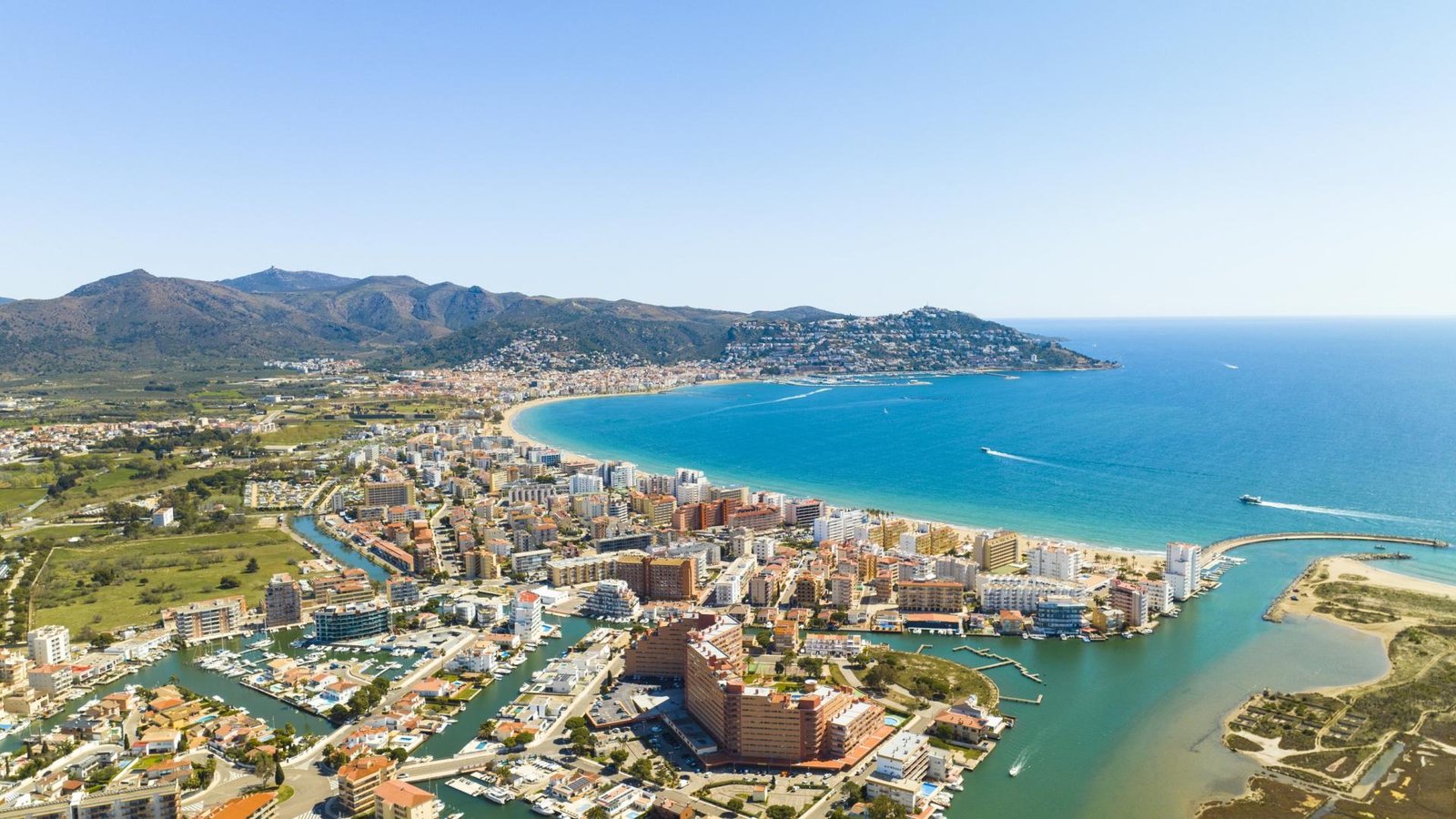 Vista aèria de Roses, Costa Brava